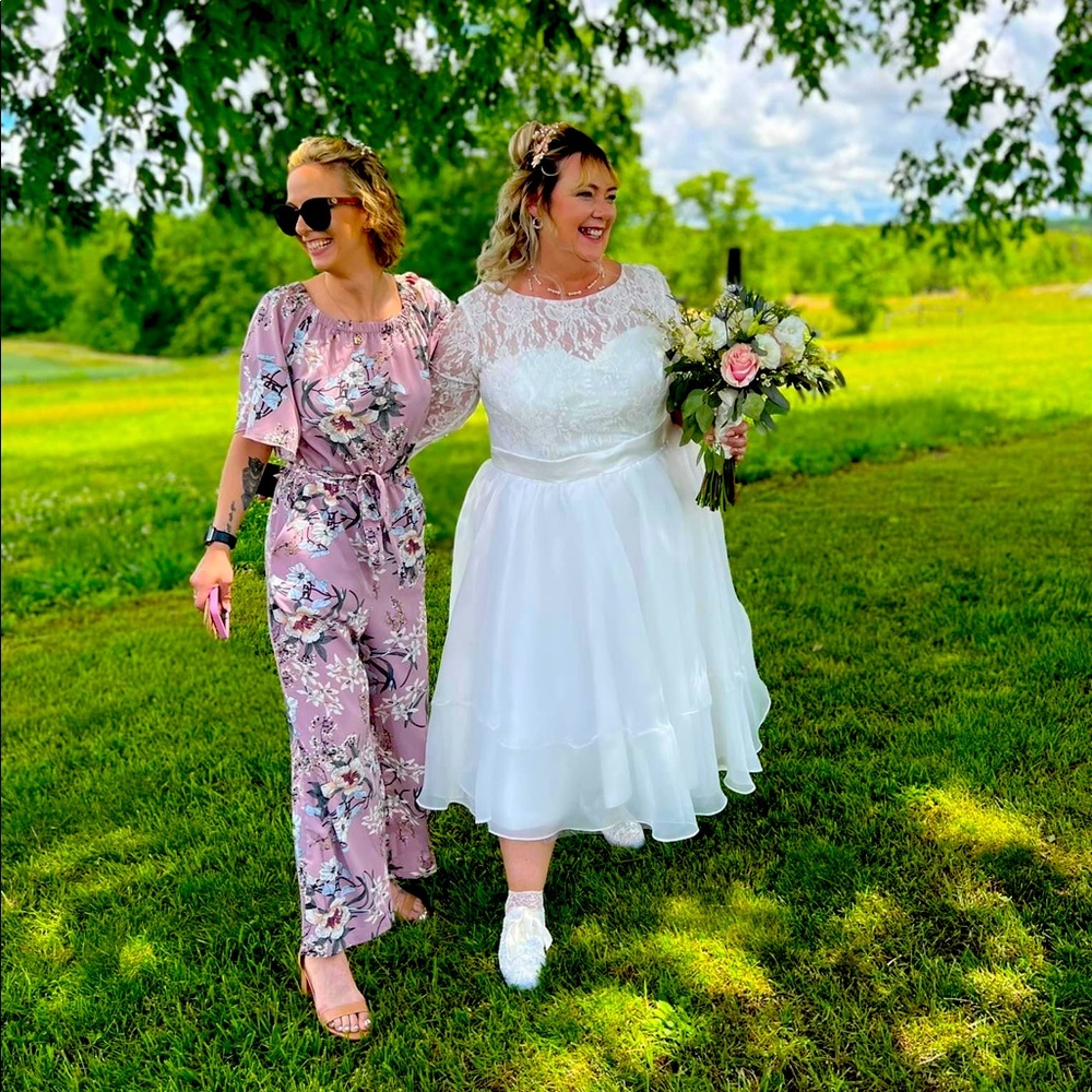 Rockabilly style wedding dress. Very comfortable and only wore once